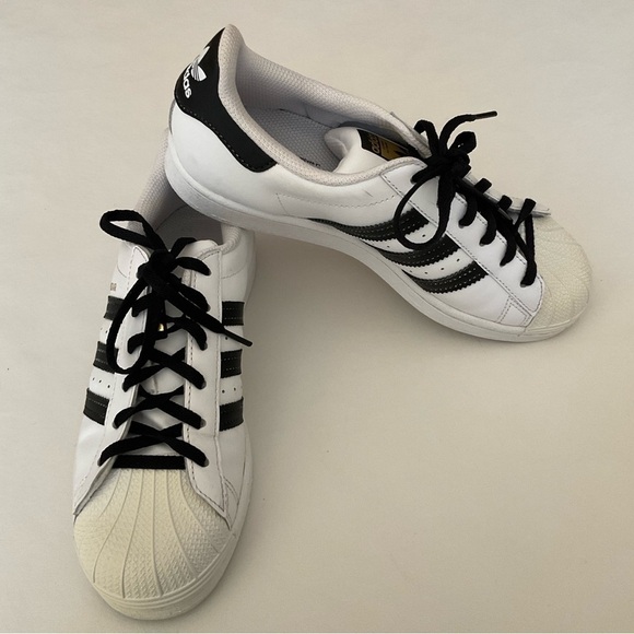 Adidas Superstar Athletic Shoes Size 5 - Picture 2 of 13